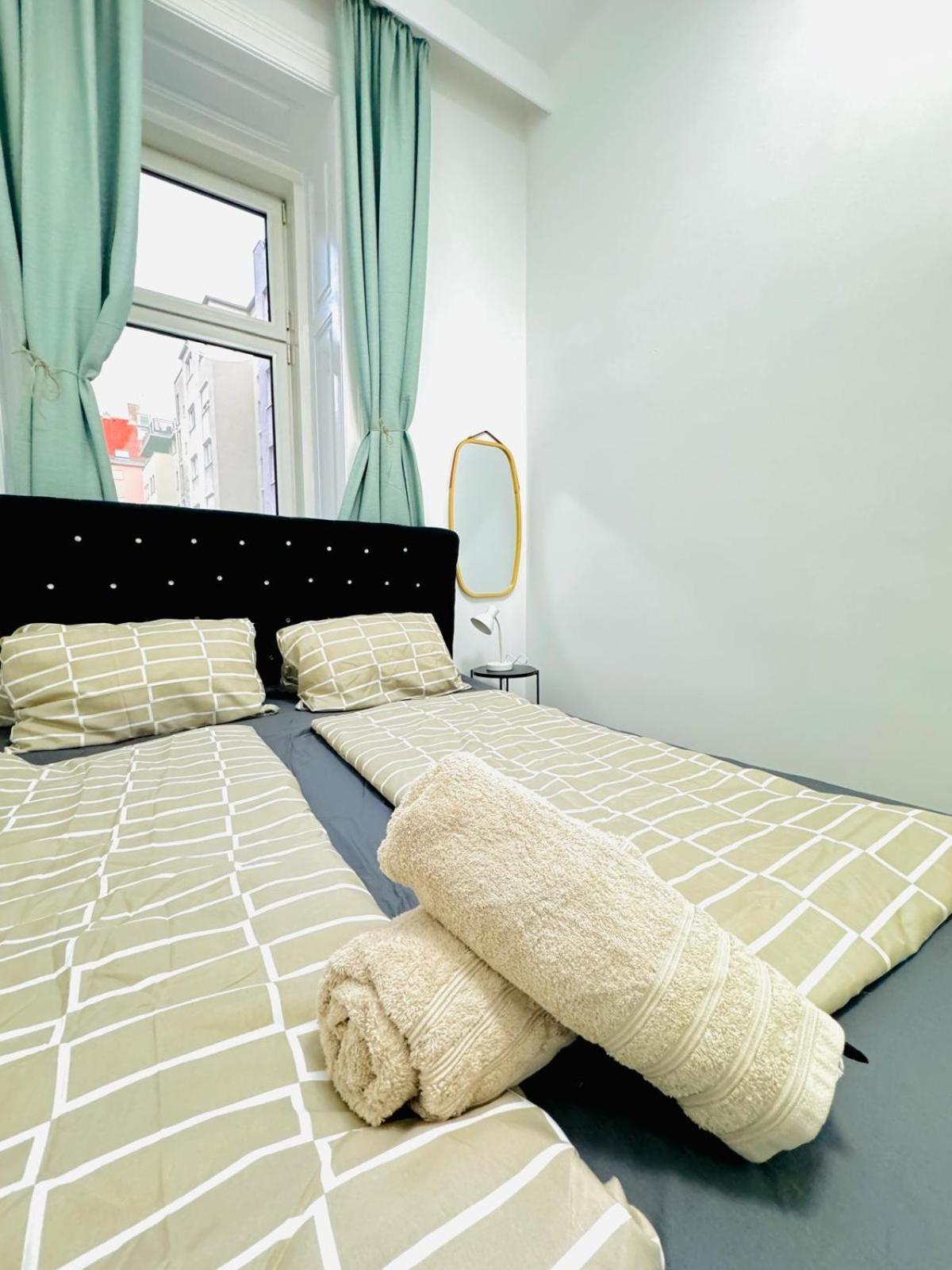 Cozy 9Br Shared Apartment, Only 12Min Walk To Augarten Vienna Esterno foto