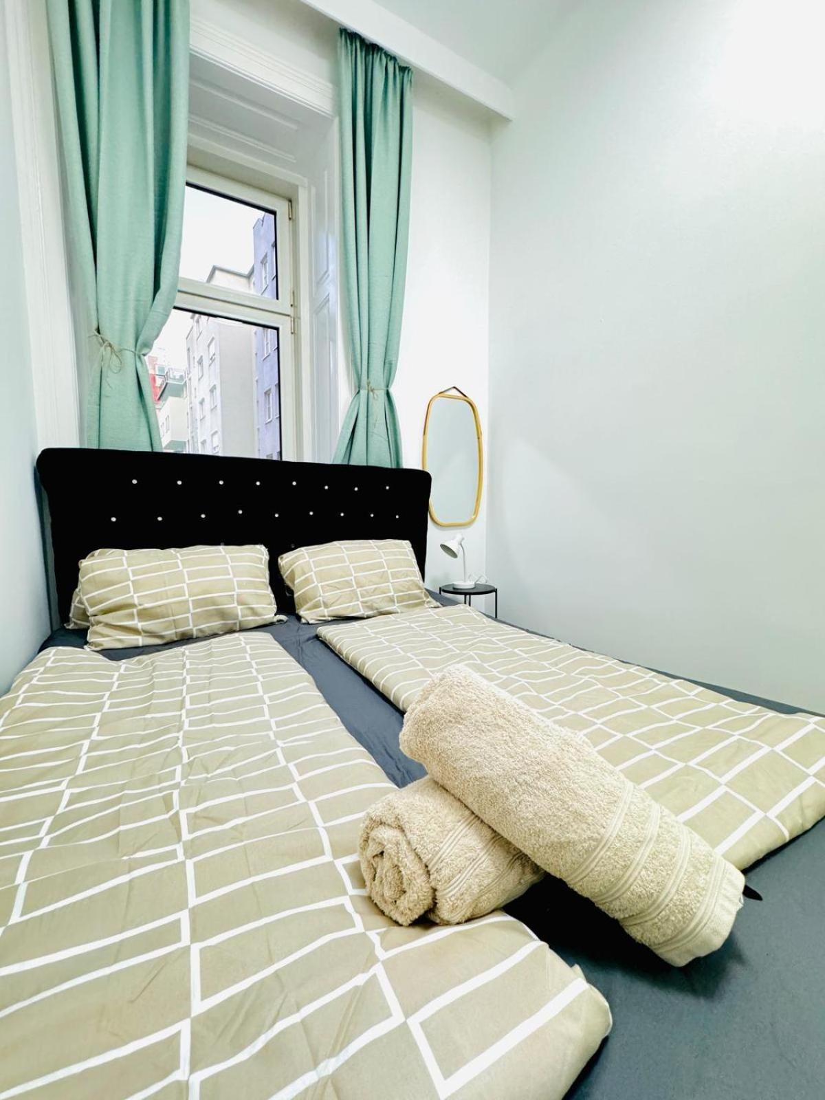 Cozy 9Br Shared Apartment, Only 12Min Walk To Augarten Vienna Esterno foto